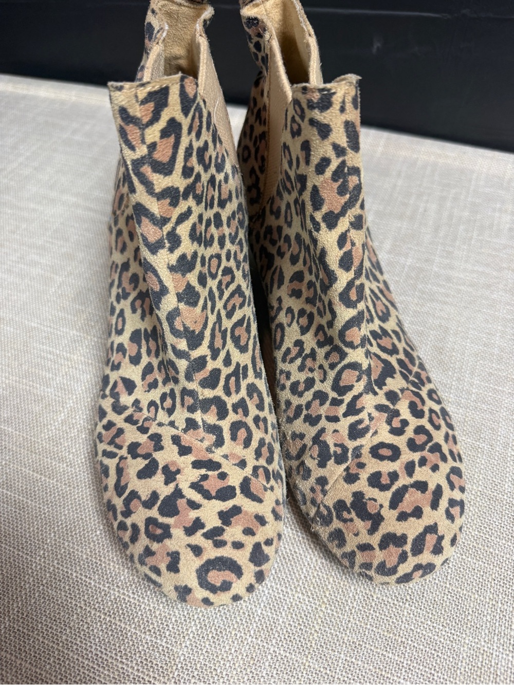 Toms Leopard Print Ankle Booties in Tan and Black size 9